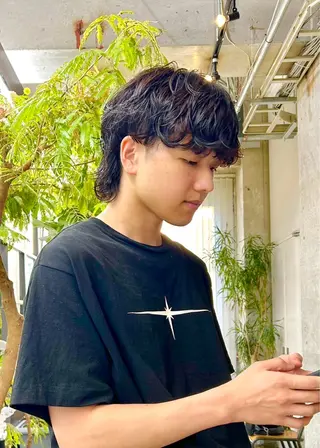 ショート パーマ 愛加パーマ・レイヤー ・ピンクカラーのヘアスタイル