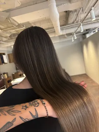 ミディアム カラー ヘアアレンジ グランルッソ所属・岡山× バレイヤージュカラーのヘアスタイル