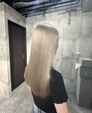 セミロング Maison所属・Maison ハイトーン髪質改善のヘアスタイル