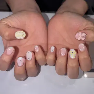 ネイル 派手髪ハイトーン💛 ネイル💅まりなのネイルデザイン
