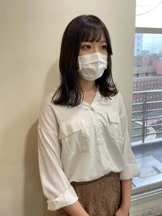 ミディアム カラー MIOベージュカラー 柔らかいカラーのヘアスタイル