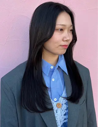 ロング カラー ☘️折戸結菜☘️ ハイトーンカラーのヘアスタイル