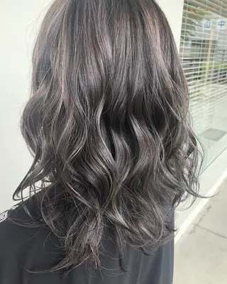 カラー 早川 真幸のヘアスタイル