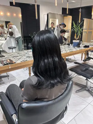 カラー miko🪽地毛風/ ハイトーン/レイヤーのヘアスタイル