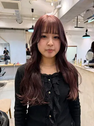 ロング カラー ミルクティー× グレージュMOMOのヘアスタイル