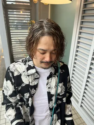 カラー パーマ メンズ newi TATSUのヘアスタイル