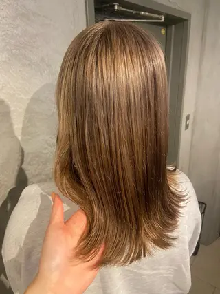 セミロング カラー マツナガ トモコのヘアスタイル