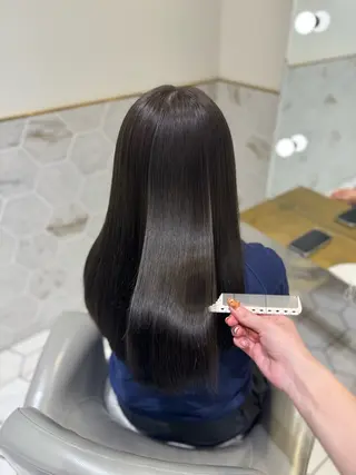 ロング カラー costes 今井芽依のヘアスタイル