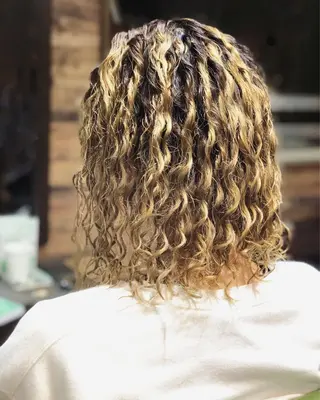 セミロング パーマ ツイスパ/Wカラー ✨RYUのヘアスタイル