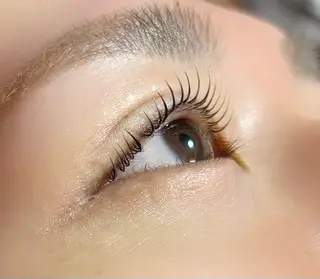 マツエク・マツパ Lian de FLOAT所属・西山 英美佳の眉毛・アイブロウイメージ