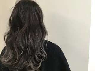 ミディアム due hair 京都駅前店 MILBON オージュア認定サロン【デューヘアー】所属・ハイトーンブリーチ 土坂 由志【京都】のヘアスタイル