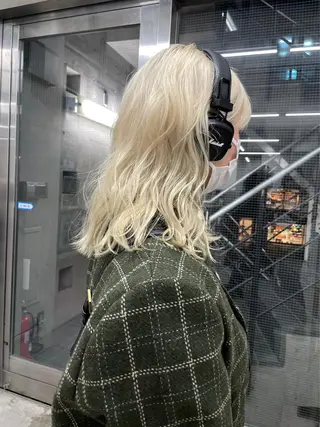 セミロング カラー 脇野 茉優のヘアスタイル