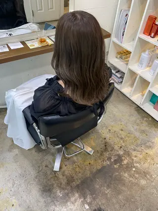 ミディアム カラー MIOベージュカラー 柔らかいカラーのヘアスタイル