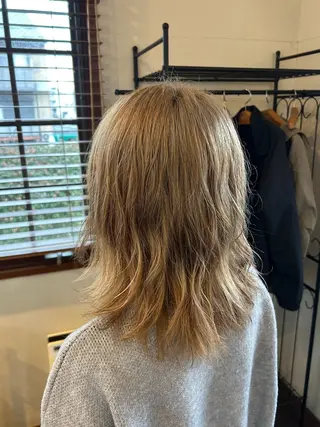 セミロング 岡本 妃麗のヘアスタイル