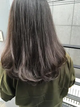 セミロング カラー THE DAY所属・AKI HASHIMOTOのヘアスタイル