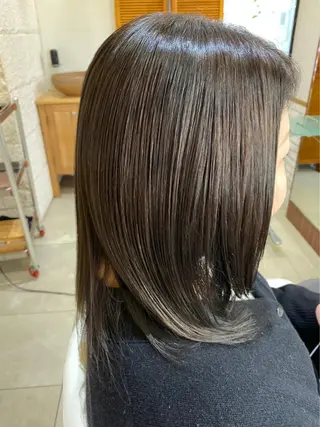 ミディアム カラー 峯村 亜希のヘアスタイル