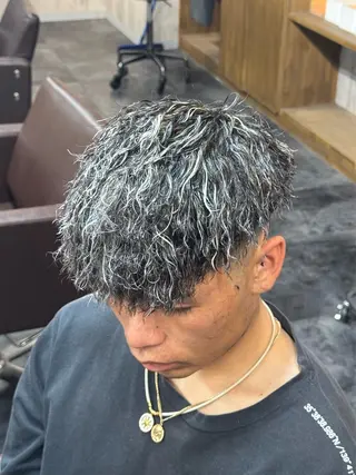 ショート カラー パーマ メンズ 心斎橋ハイトーン特化 midori🍀のヘアスタイル