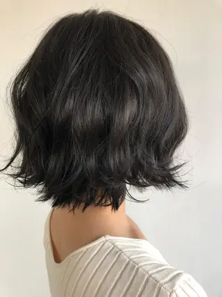 ショート カラー AMELIE.（アメリ）所属・松浦 圭希のヘアスタイル