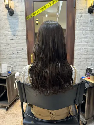 ロング カラー 西出 茉燦のヘアスタイル