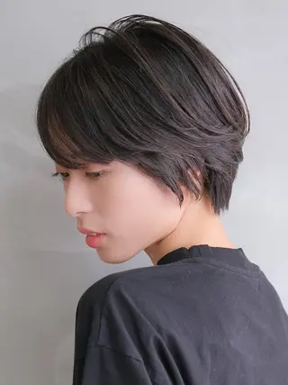 ショート 安岡美咲✂︎ 艶カラー/髪質改善のヘアスタイル