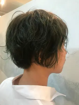 ショート カラー パーマ 🍑艶髪✖️暖色系 ✨momoka🍑のヘアスタイル