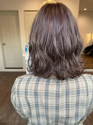 ミディアム カラー 成松 勇治のヘアスタイル