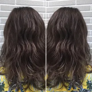 セミロング カラー 山北 咲子のヘアスタイル