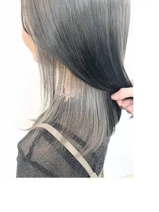 セミロング カラー 髪質改善ストレート インナーカラーハズキのヘアスタイル
