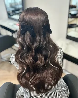 ロング ヘアアレンジ 𝒎𝒐𝒆🩰 名駅/ヘアメ/暖色♡のヘアスタイル