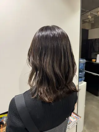 ミディアム タツキ／レイヤー／ パーマ／艶カラーのヘアスタイル