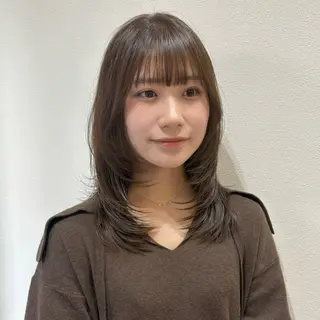 ミディアム カラー fuyuna レイヤーカット🖤のヘアスタイル