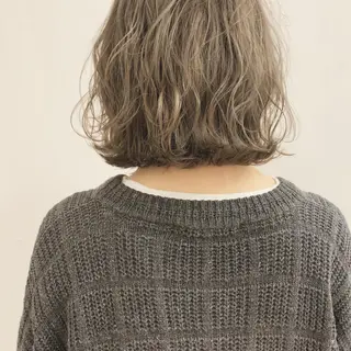 ショート カラー ハイトーン&暗髪🔥 表参道二刀流マエダのヘアスタイル