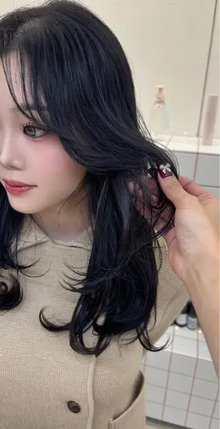 カラー 🌷花屋併設🌷 岡本明日実のヘアスタイル