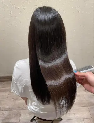 ロング 西山 瑞希のヘアスタイル