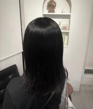 ミディアム はしもとひより/ 艶カラー/ストレートのヘアスタイル