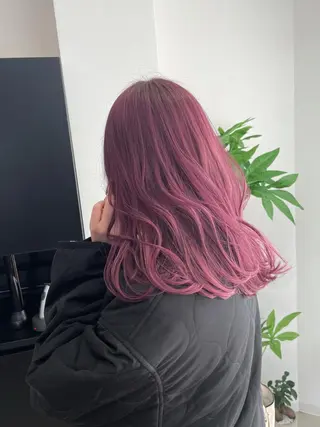 セミロング ブリーチカラー特化 碇　英朗のヘアスタイル