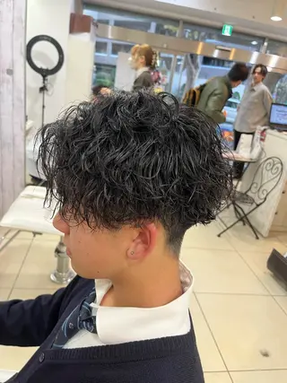ミディアム パーマ メンズ 韓国風メンズ/毛流れ ヘアなら須田龍世のヘアスタイル