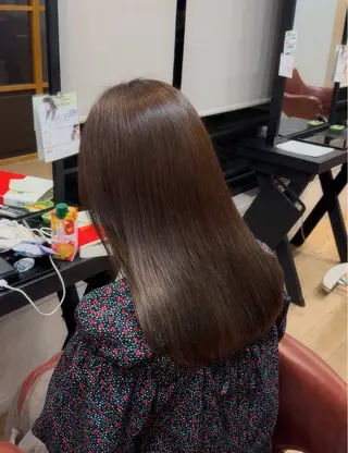 セミロング カラー yuzua/艶感 /透明感/レイヤーのヘアスタイル