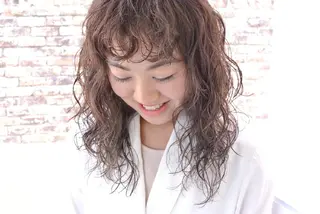 パーマ カラー セミロング 樋口 千尋のヘアスタイル