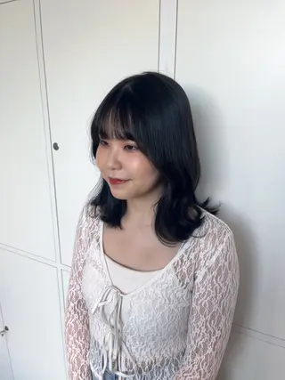 セミロング カラー 安江 結菜のヘアスタイル