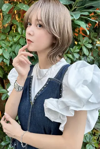 ミディアム カラー AIRI layer cut hairのヘアスタイル