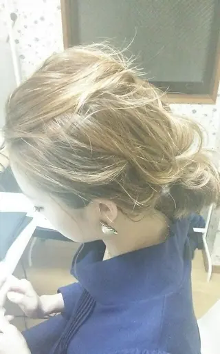 ヘアアレンジ パーマ カラー セミロング ミディアム iplus まつげ、眉毛、耳つぼのマツエク・マツパデザイン