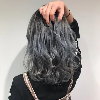 ミディアム カラー ヘアアレンジ Zina渋谷エリア マネージャShionのヘアスタイル