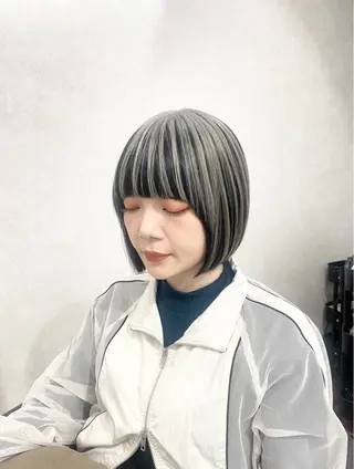 ミディアム カラー _White所属・ＳＨＩ ＺＵのヘアスタイル