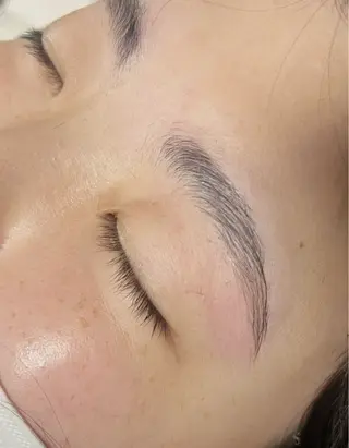 アイブロウ カドムラ モエのヘアスタイル