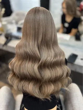 ロング カラー Maho ブリーチモデル募集中のヘアスタイル