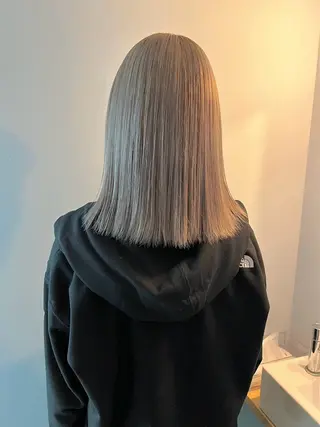 セミロング カラー カットモデル/ ハイトーン/ゆうあのヘアスタイル