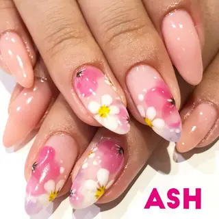 ネイル 🩵NORIKO 上品ネイルが得意🩵のネイルデザイン