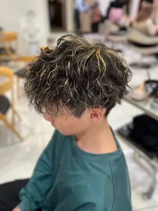 カラー パーマ メンズ 【メンズパーマ✨️ フェザーパーマ】岩城のヘアスタイル