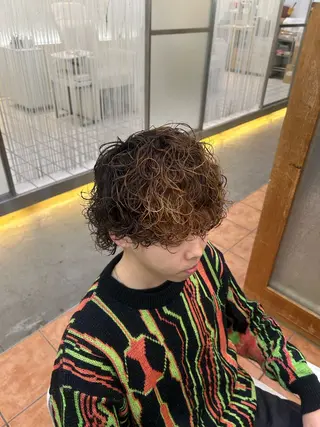 ミディアム パーマ メンズ メンズパーマ/ フェード　Tumのヘアスタイル